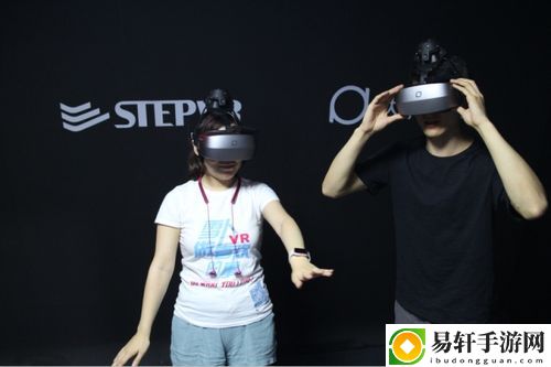 探索未来：多人交互式VR如何改变社交体验