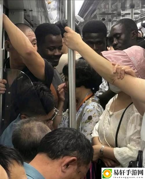 三个黑人互换着躁我一个被曝光，用户：这是什么神操作？