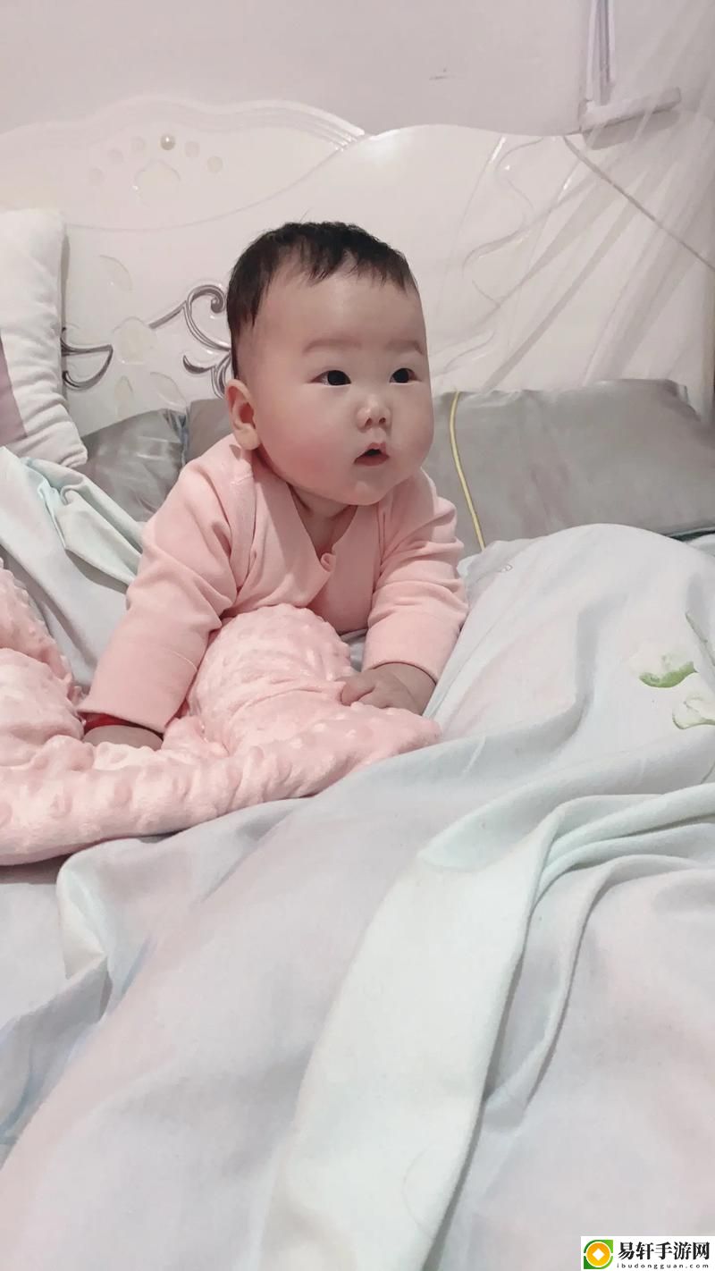 宝宝对准坐下来自己弄：探索自主学习的乐趣
