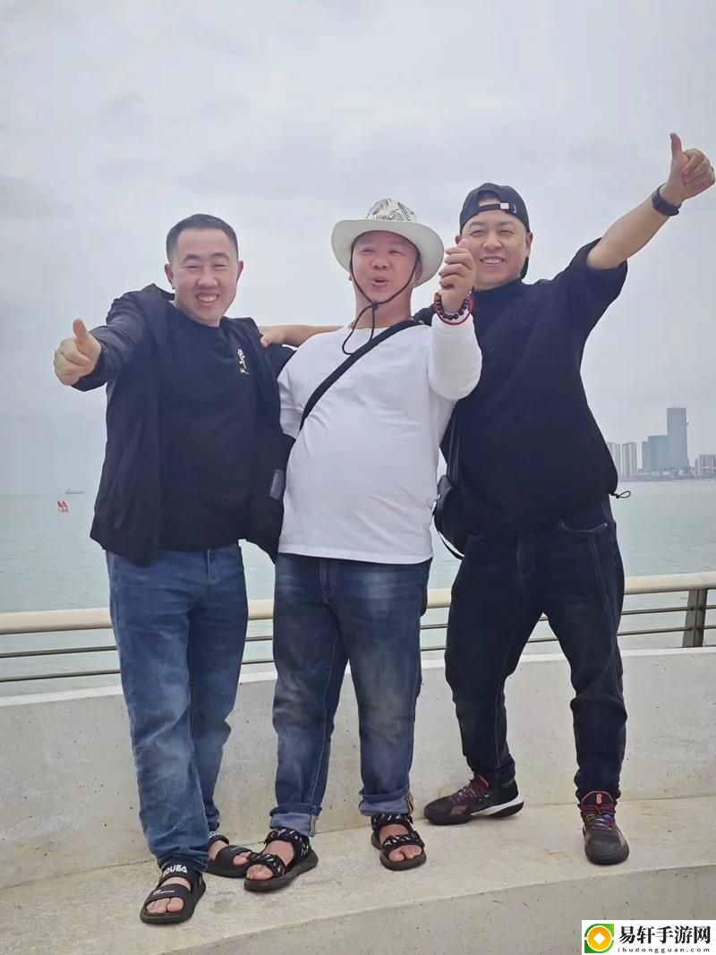 三个男人交替躁动，观众：娱乐与思考的完美平衡