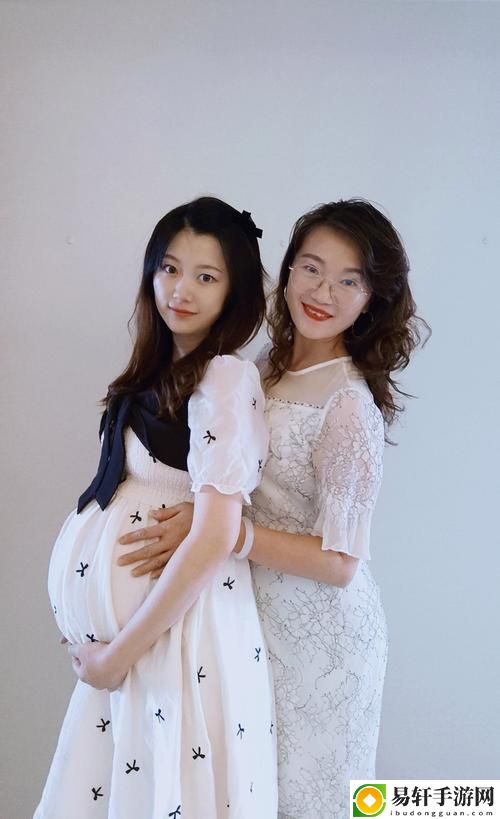  亲情与期待：妈妈女儿齐上阵怀孕的独特旅程